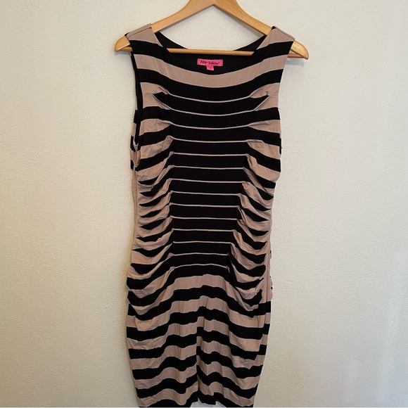 Betsey Johnson Dresses & Skirts - Betsy Johnson Striped Ruched Bodycon Dress Lined Black And Tan Women’s Size 14